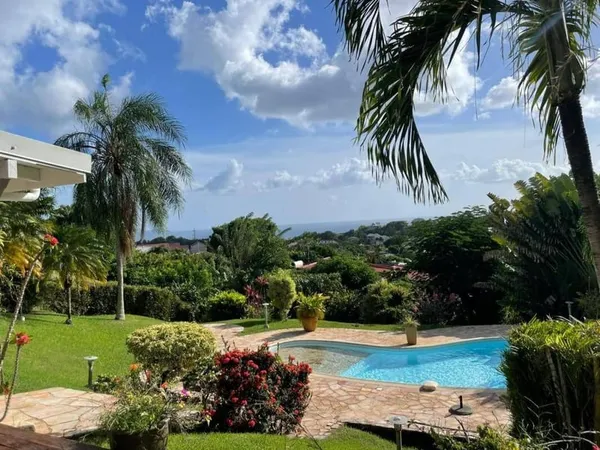 Villa 6 pièces 254 m²