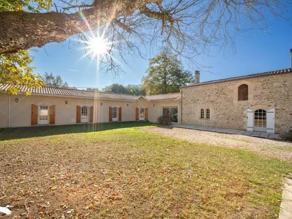 Maison de plain-pied 8 pièces 350 m²