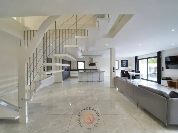 Maison 6 pièces 216 m²