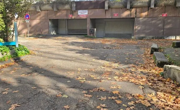 Parking 12 m²