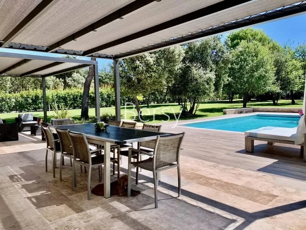 Villa 8 pièces 205 m²