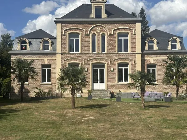 Villa 10 pièces 320 m²