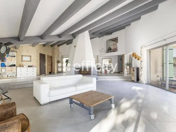 Villa 7 pièces 284 m²