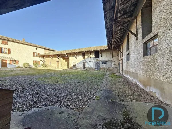 Maison de plain-pied 5 pièces 365 m²
