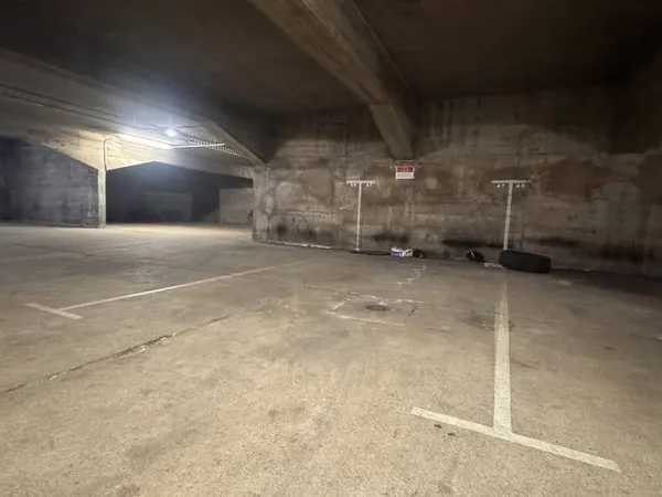 Parking 13 m²