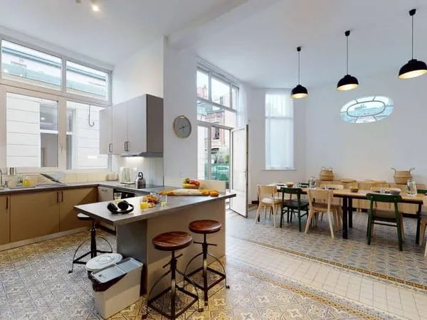 Appartement 16 pièces 384 m²