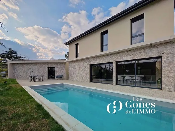 Villa 4 pièces 180 m²