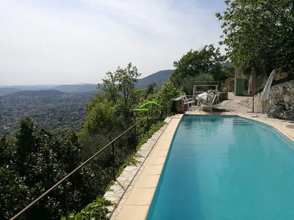 Maison 5 pièces 221 m²