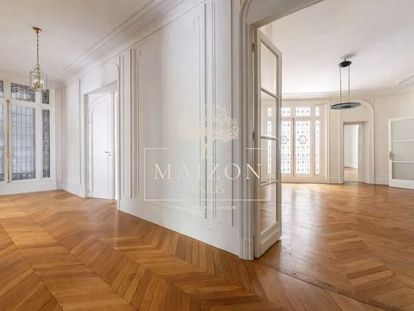 Appartement 8 pièces 281 m²