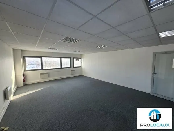 Bureau 64 m²