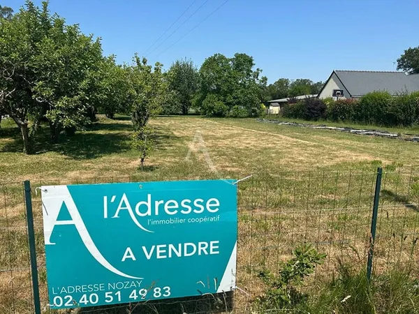 Terrain constructible 1619 m²