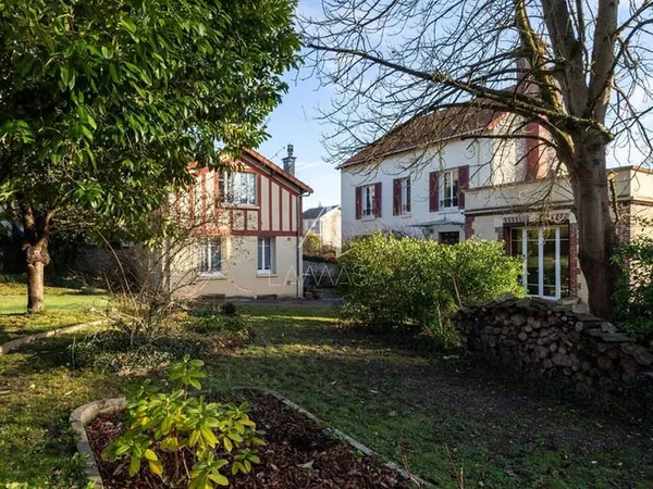 Maison 11 pièces 238 m² 