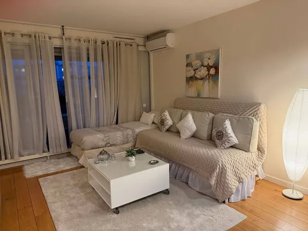 Studio 1 pièce 38 m² 