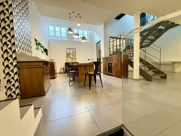 Duplex 8 pièces 218 m² 