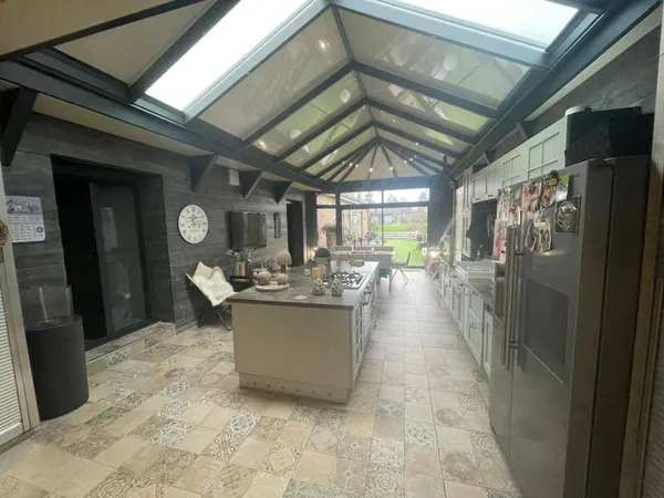 Maison 7 pièces 270 m²