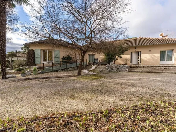Maison 7 pièces 303 m² 
