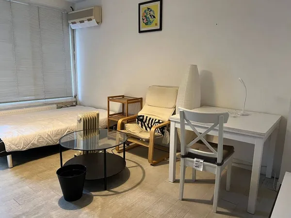 Appartement 4 pièces 15 m²