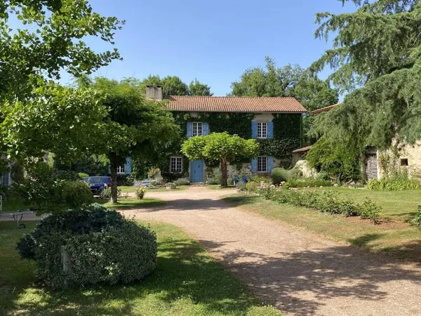 Maison 7 pièces 270 m² 