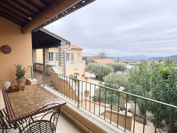 Villa 9 pièces 306 m² 