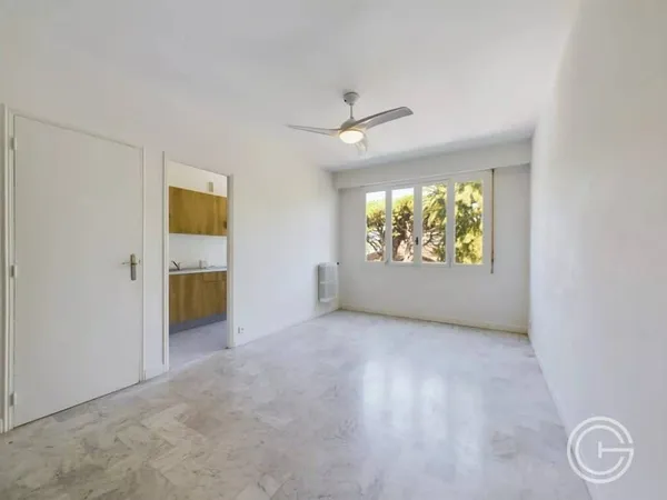 Studio 1 pièce 35 m² 