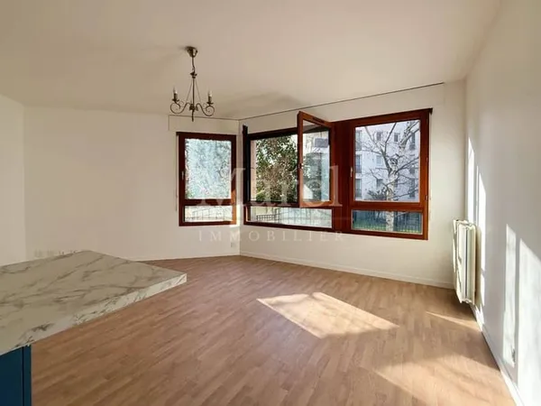 Studio 1 pièce 29 m² 