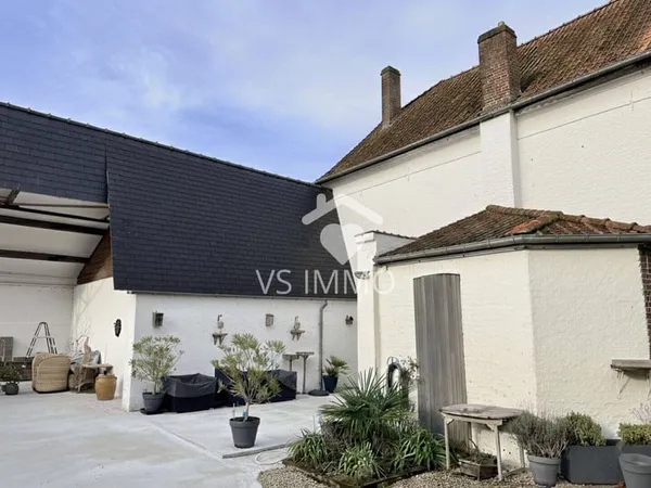 Maison 8 pièces 328 m² 