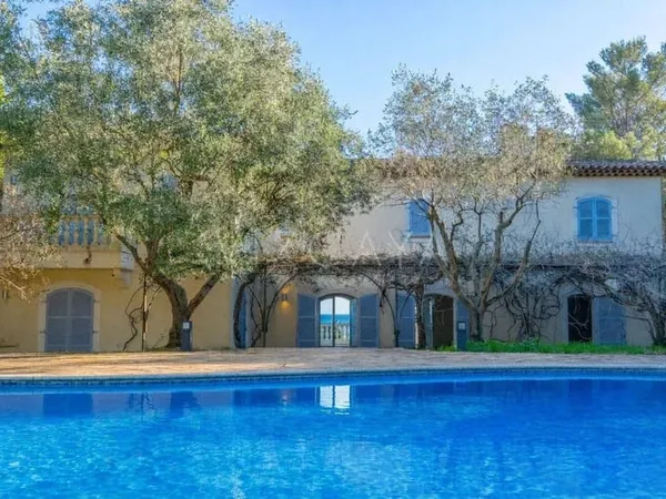Maison 6 pièces 326 m² 