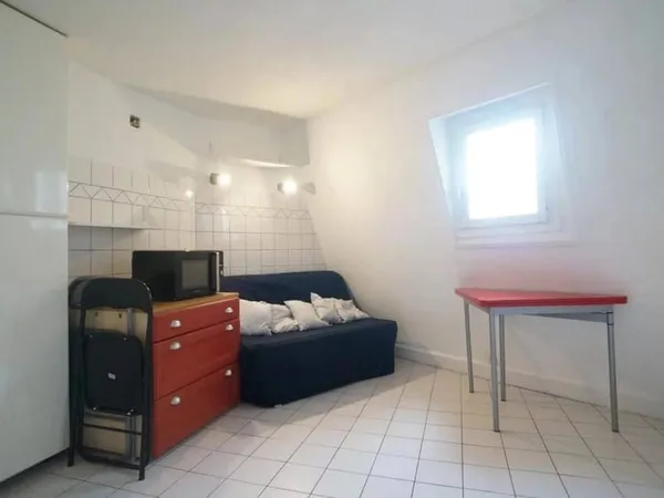 Studio 1 pièce 12 m² 