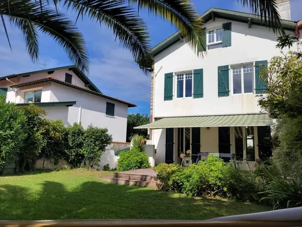Maison 7 pièces 216 m² 