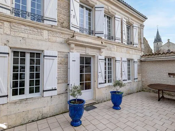 Maison de plain-pied 9 pièces 223 m² 