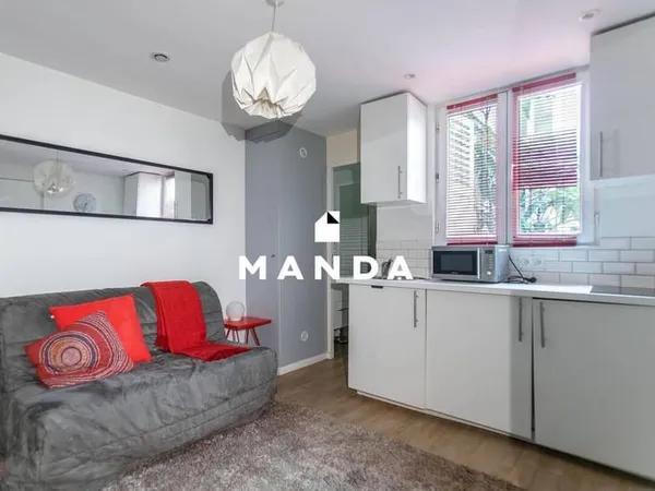 Studio 1 pièce 14 m² 