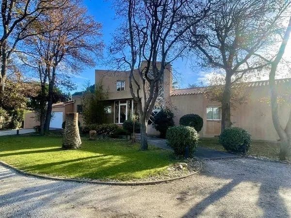 Maison 6 pièces 354 m² 