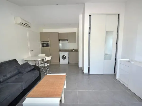 Studio 1 pièce 22 m² 