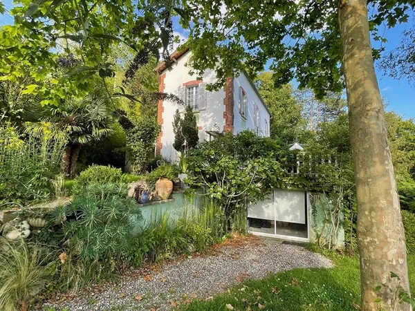 Maison 7 pièces 230 m² 