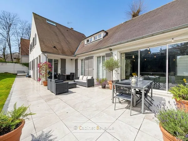 Maison 8 pièces 231 m² 