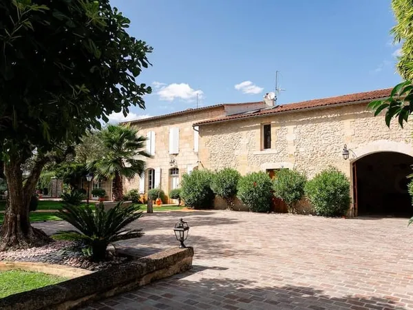 Maison 11 pièces 600 m² 