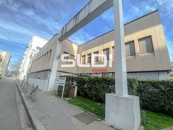 Local d'activité 205 m²