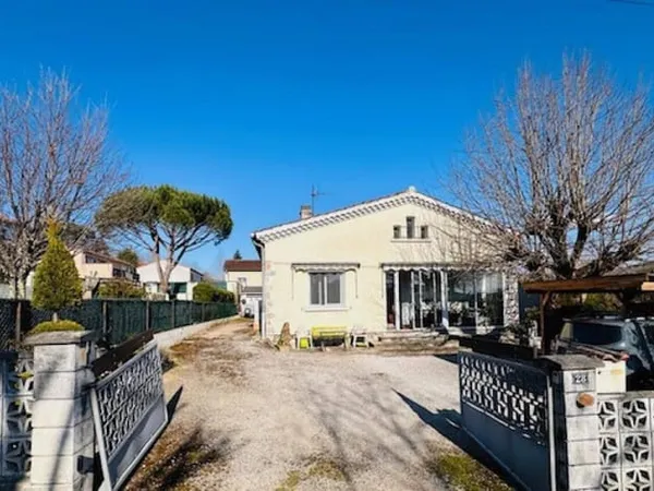 Maison de plain-pied 5 pièces 135 m² 