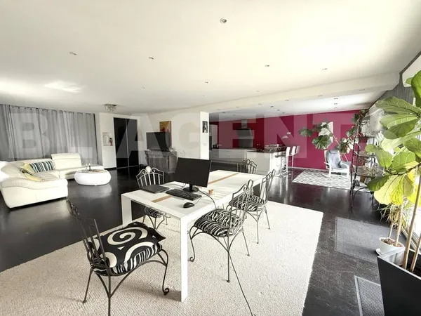 Maison 6 pièces 215 m² 