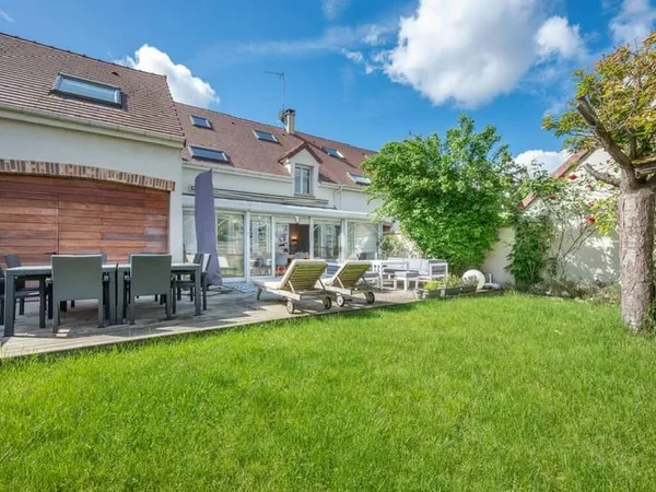 Maison 6 pièces 245 m² 