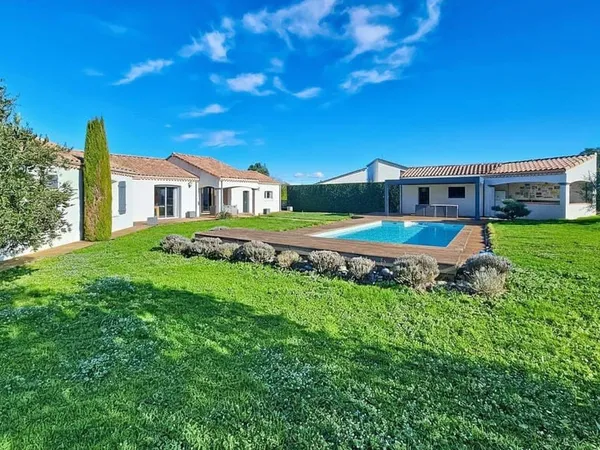Maison de plain-pied 5 pièces 150 m² 