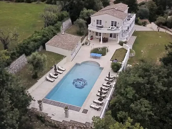 Villa 10 pièces 400 m² 