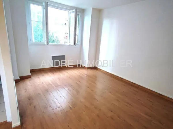 Studio 1 pièce 28 m² 