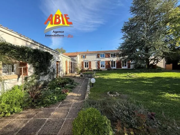 Maison 10 pièces 240 m² 