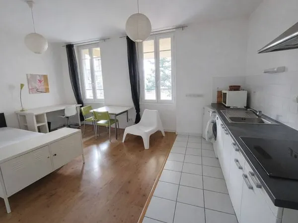 Studio 1 pièce 30 m² 