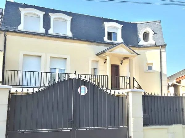 Appartement 8 pièces 64 m² 