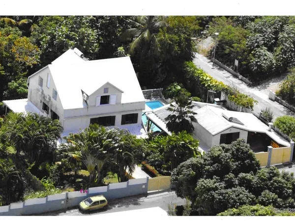 Maison 12 pièces 330 m² 