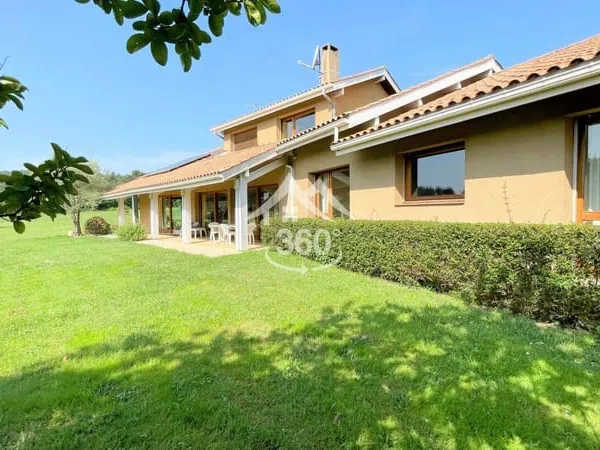 Villa 8 pièces 264 m² 
