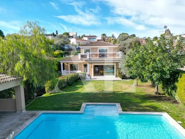 Villa 6 pièces 370 m² 