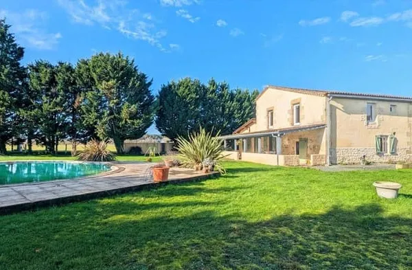 Maison 7 pièces 252 m² 